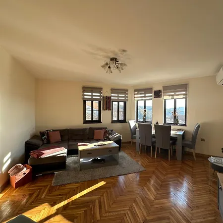 Zdravets, In The Heart Of The Old Apartamento