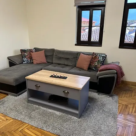 Zdravets, In The Heart Of The Old Apartment